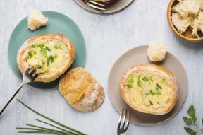 Fondue savoyarde individuelle RichesMonts en coque de pain aux herbes fraîches