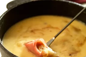 Fondue Savoyarde RichesMonts à l’italienne Fondue Savoyarde RichesMonts à l’italienne