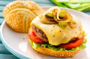Hamburger au fromage à Raclette RichesMonts
